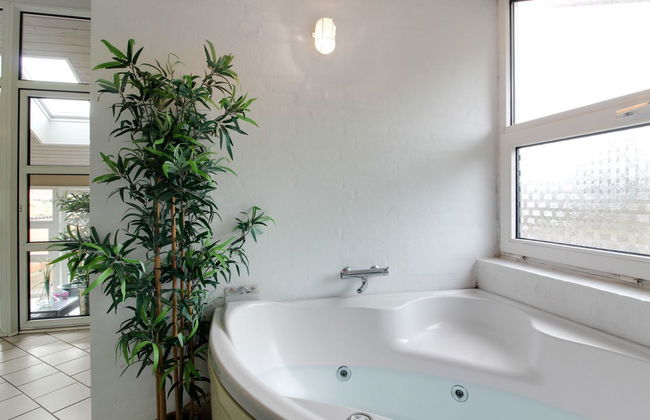 Casa de 4 quartos em Klitmøller com piscina privada e terraço - Foto 30