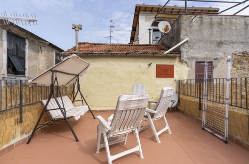 Foto 9 - Appartamento con 2 camere da letto a Imperia con terrazza e vista mare