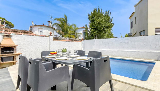 Casa de 4 quartos em Castelló d'Empúries com piscina privada e jardim - Foto 2