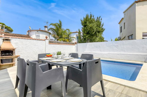 Foto 2 - Casa de 3 quartos em Castelló d'Empúries com piscina privada e vistas do mar