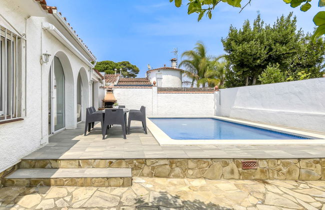 Casa de 4 quartos em Castelló d'Empúries com piscina privada e jardim - Foto 21