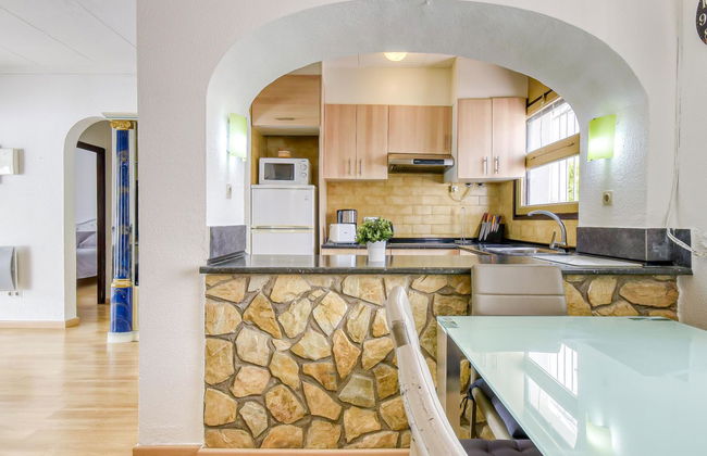 Casa de 4 quartos em Castelló d'Empúries com piscina privada e jardim - Foto 9