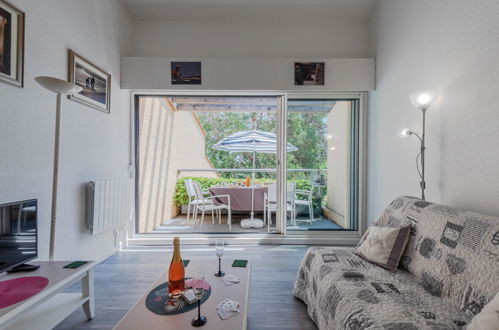 Foto 9 - Apartamento de 1 quarto em Saint-Cyprien com piscina e vistas do mar