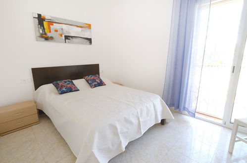 Foto 4 - Casa con 3 camere da letto a Mont-roig del Camp con piscina e vista mare