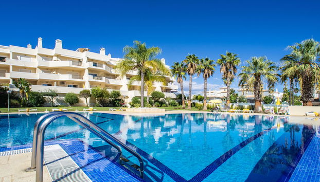 Apartamento de 2 quartos em Albufeira com piscina e jardim - Foto 2