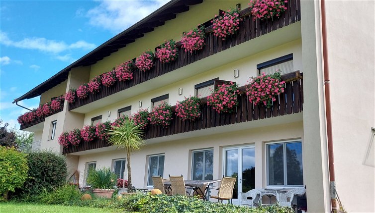Foto 1 - Appartamento con 2 camere da letto a Velden am Wörther See con giardino e vista sulle montagne