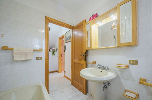 Photo 19 - 3 bedroom Apartment in Massarosa with garden and terrace