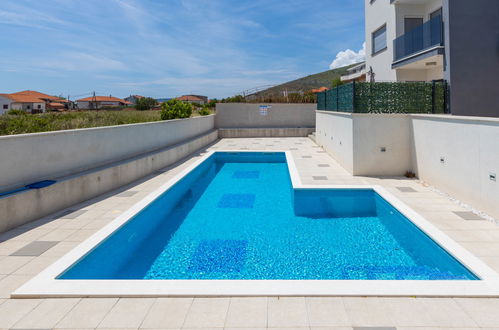 Photo 9 - Appartement de 2 chambres à Seget avec piscine et vues à la mer