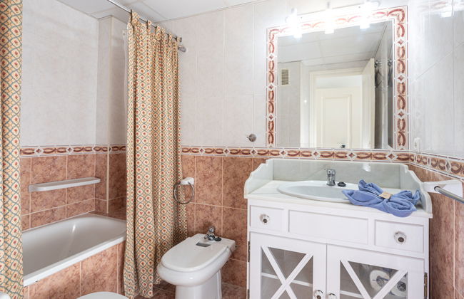 Appartamento con 2 camere da letto a Marbella con piscina e giardino - Foto 13