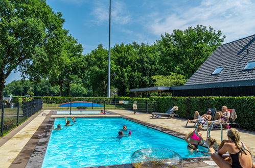 Foto 2 - Casa de 5 quartos em IJhorst com piscina e terraço