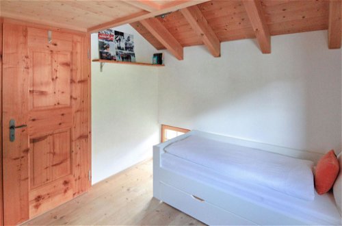 Foto 11 - Appartamento con 4 camere da letto a Lantsch/Lenz con giardino