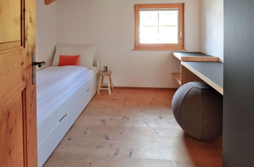 Foto 10 - Appartamento con 4 camere da letto a Lantsch/Lenz con giardino