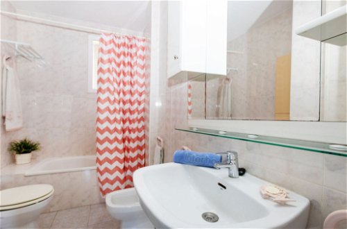 Foto 11 - Appartamento con 3 camere da letto a Salou con piscina e vista mare