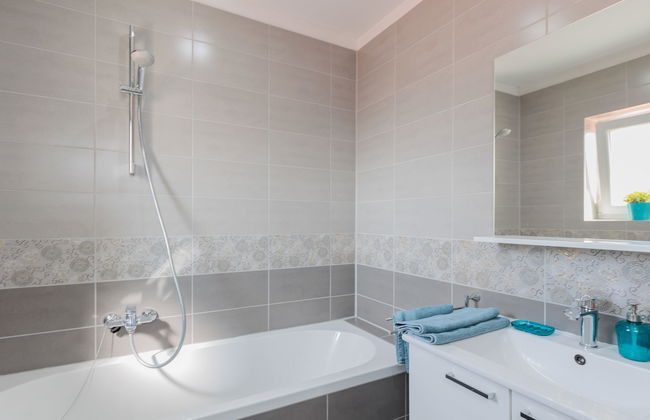Casa de 4 quartos em Poličnik com piscina privada e jardim - Foto 24