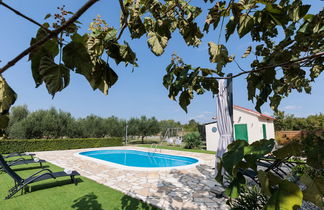 Photo 2 - Maison de 3 chambres à Poličnik avec piscine privée et vues à la mer