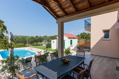 Photo 1 - Maison de 3 chambres à Poličnik avec piscine privée et vues à la mer