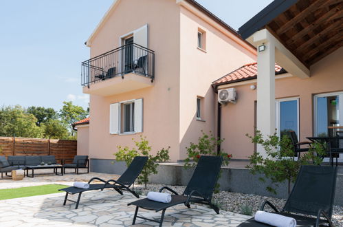 Foto 3 - Casa con 3 camere da letto a Poličnik con piscina privata e giardino