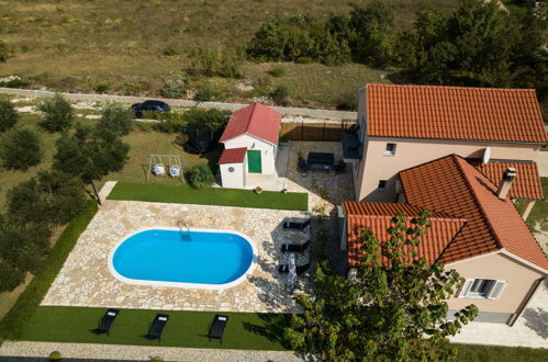 Photo 41 - Maison de 3 chambres à Poličnik avec piscine privée et vues à la mer