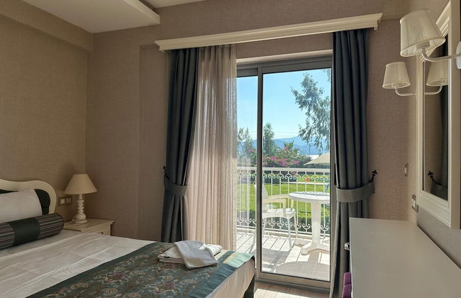 Daphne Residence - Photo 13