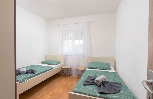 Casa de 4 quartos em Jasenice com terraço - Foto 22