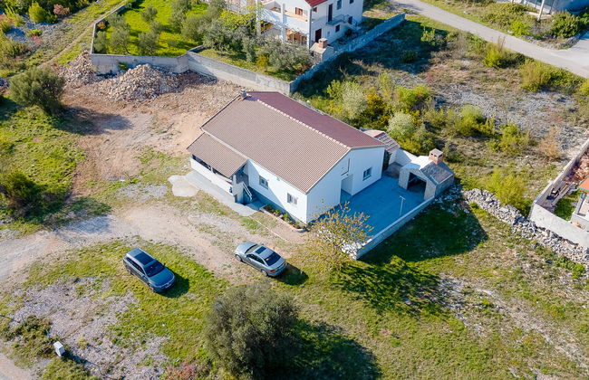 Casa de 4 quartos em Jasenice com terraço - Foto 34