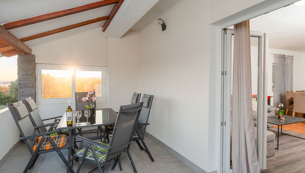 Casa de 4 quartos em Jasenice com terraço - Foto 2