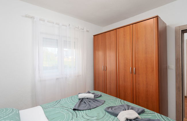 Casa de 4 quartos em Jasenice com terraço - Foto 16