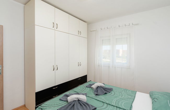 Casa de 4 quartos em Jasenice com terraço - Foto 23