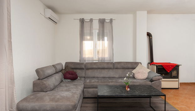 Casa de 4 quartos em Jasenice com terraço - Foto 4