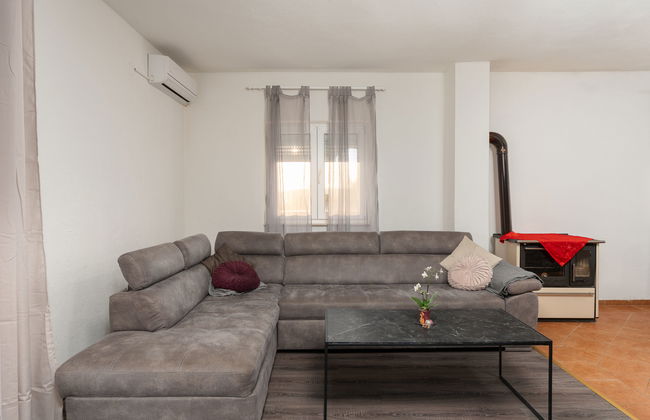 Casa de 4 quartos em Jasenice com terraço - Foto 4