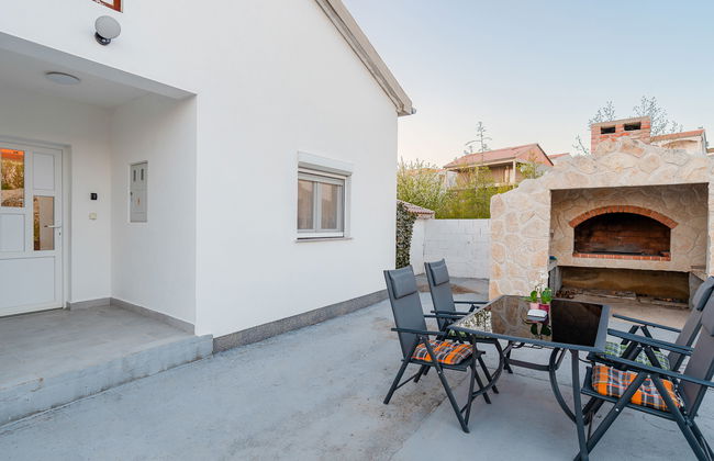 Casa de 4 quartos em Jasenice com terraço - Foto 27