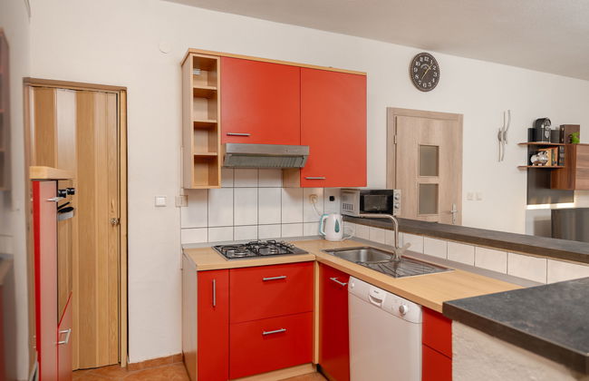 Casa de 4 quartos em Jasenice com terraço - Foto 8