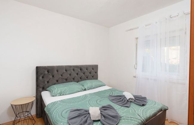 Casa de 4 quartos em Jasenice com terraço - Foto 13