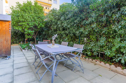 Photo 17 - 2 bedroom Apartment in Nice with swimming pool and garden