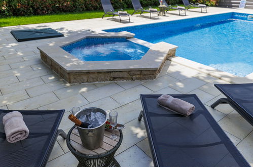 Foto 77 - Casa de 5 quartos em Žminj com piscina privada e jardim