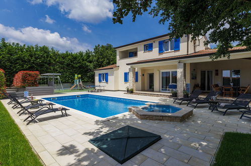 Foto 46 - Casa con 5 camere da letto a Žminj con piscina privata e giardino