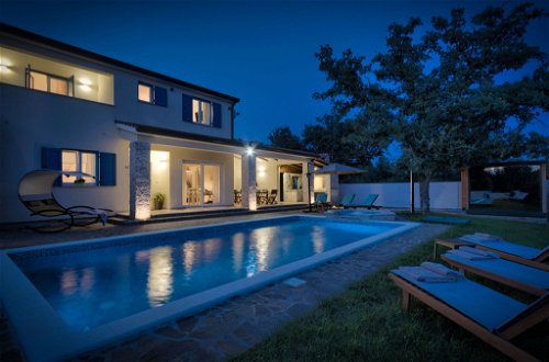 Foto 40 - Casa con 5 camere da letto a Žminj con piscina privata e vista mare