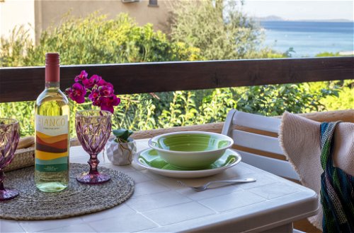 Photo 2 - 1 bedroom Apartment in Golfo Aranci with garden and sea view