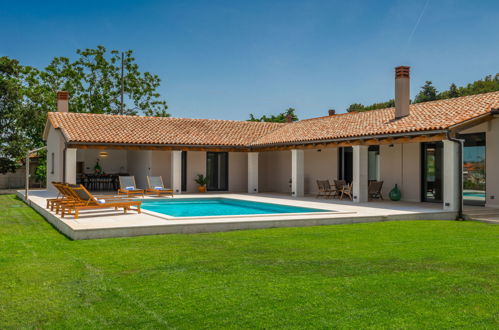 Photo 1 - Maison de 3 chambres à Pula avec piscine privée et jardin