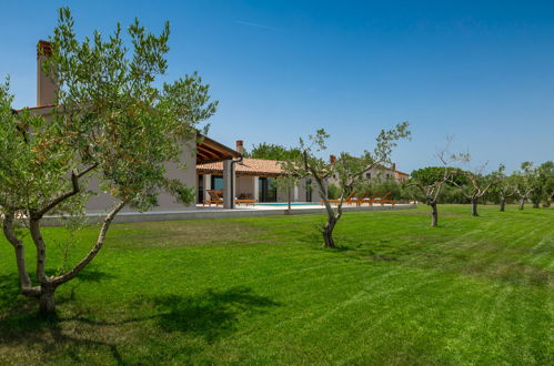 Foto 57 - Casa con 3 camere da letto a Pola con piscina privata e vista mare