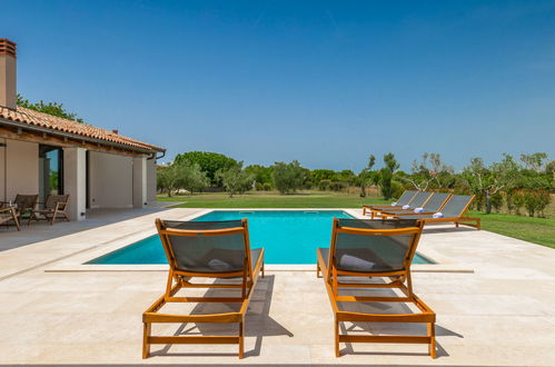 Foto 40 - Casa con 3 camere da letto a Pola con piscina privata e vista mare