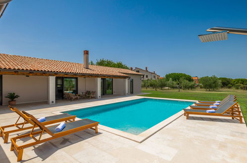 Photo 39 - Maison de 3 chambres à Pula avec piscine privée et jardin