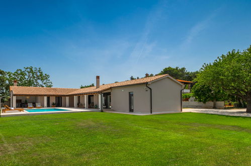 Foto 56 - Casa con 3 camere da letto a Pola con piscina privata e vista mare