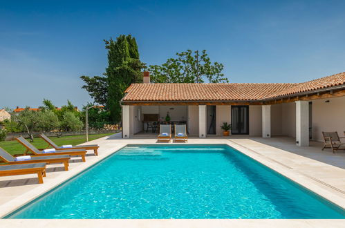 Photo 27 - Maison de 3 chambres à Pula avec piscine privée et jardin