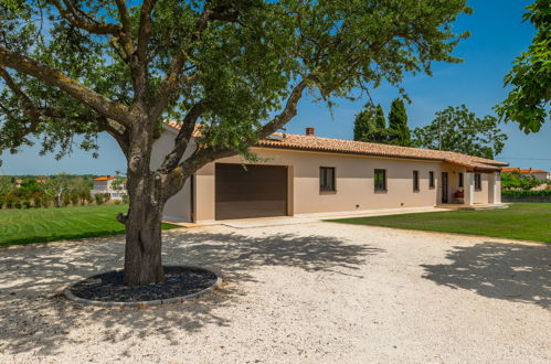 Foto 61 - Casa con 3 camere da letto a Pola con piscina privata e giardino