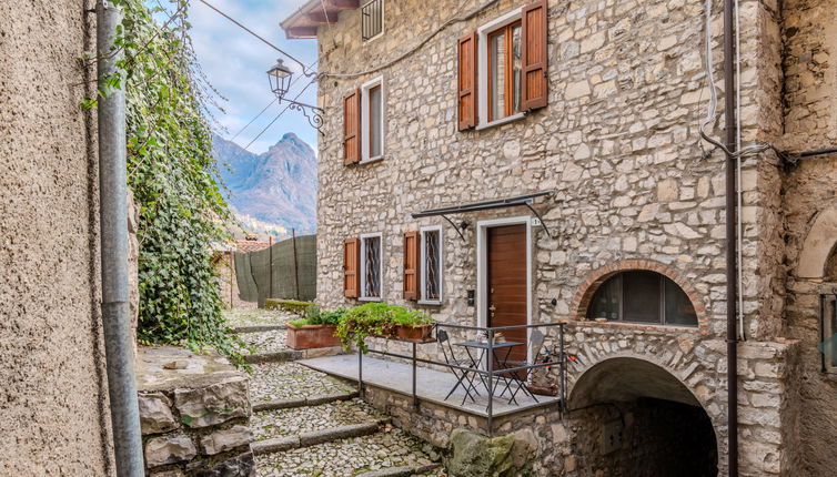 Foto 1 - Haus mit 3 Schlafzimmern in Valsolda mit terrasse und blick auf die berge