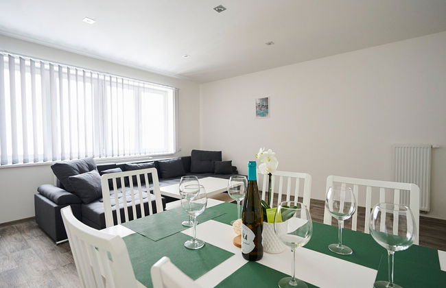 Apartamento de 4 quartos em Desná com piscina e jardim - Foto 2
