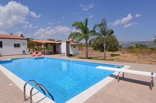 Photo 21 - 3 bedroom House in Floridia with private pool and garden