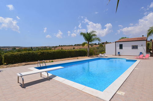 Foto 1 - Casa con 3 camere da letto a Floridia con piscina privata e vista mare