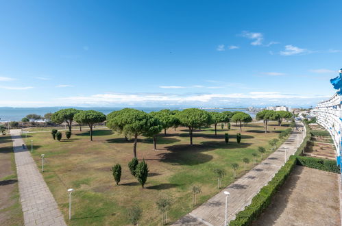 Foto 22 - Appartamento con 2 camere da letto a Le Grau-du-Roi con terrazza e vista mare